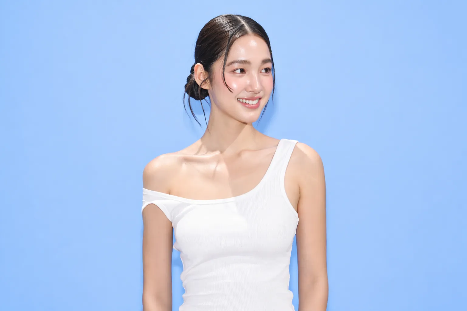 팔 실루엣